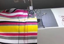 قطة تخيط قماش على آلة الخياطة - صحيفة هتون الدولية